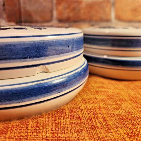 Two Gist-Brocades Delft Blue LIdded Trinket Bowls Hand-Painted 5.5" Floral Bird - Picture 9 of 12